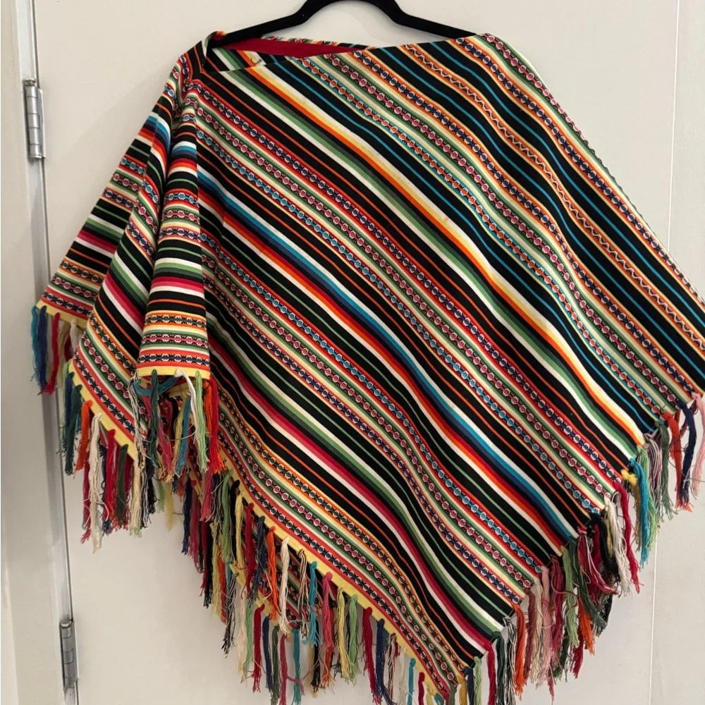 Stunning vintage handcrafted peruvian Multicolor Striped Poncho. Thick fabric. - Picture 1 of 7